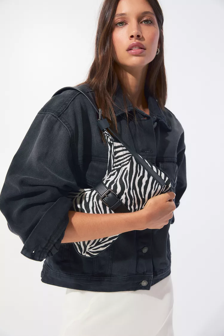 کیف دوشی زنانه طرح زبرا اورجینال پول اند بیر لاکچری  PULL & BEAR